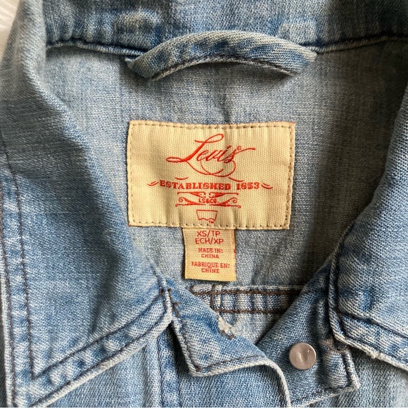 XS Levis Vest - Picture 5 of 6